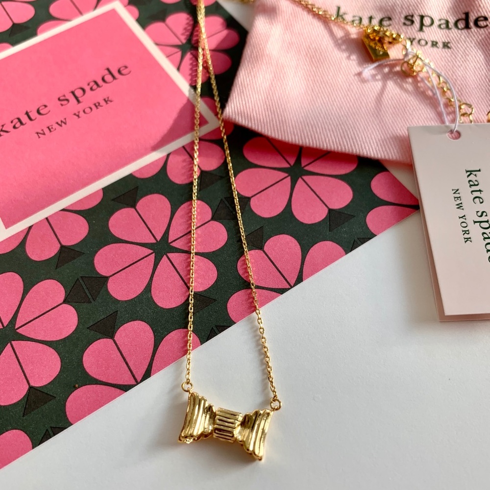 NWT! Kate Spade All Wrap Up Mini Pendant